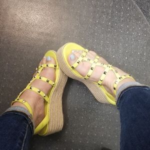 💗 Marc Fisher Yellow Platform Sandals With Studs New